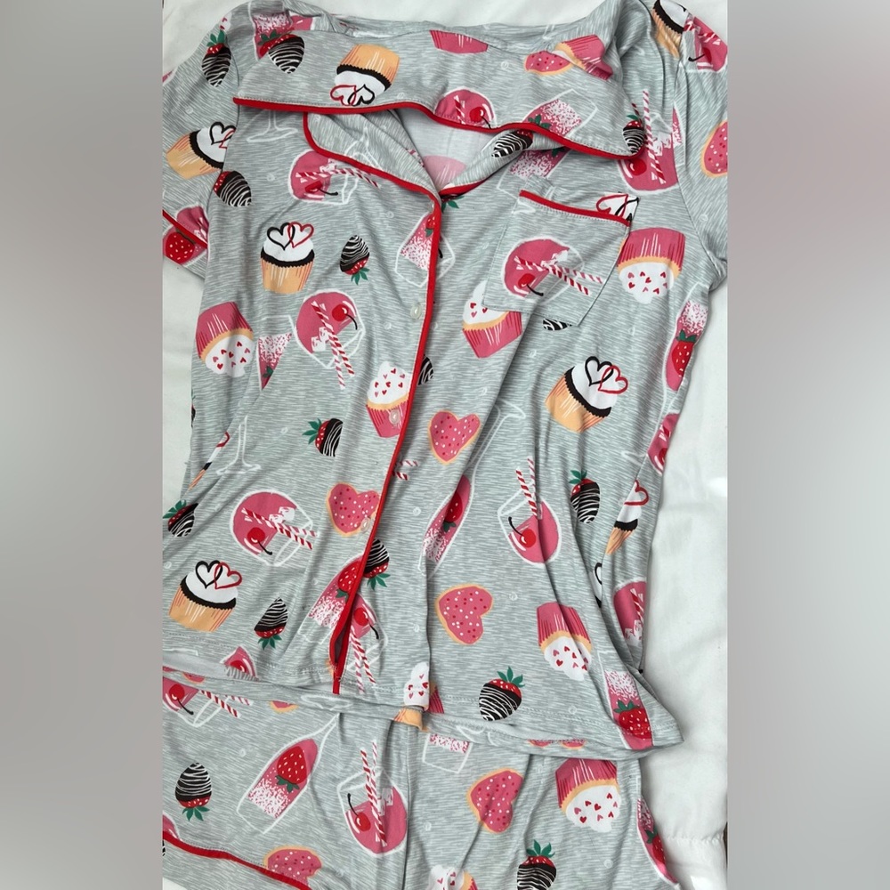 2 pj sets (Size small)